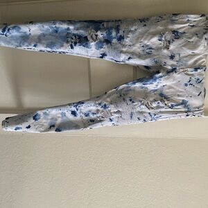 Mens jeans , rue 21 , size (32,32) , color : white with blue streaks